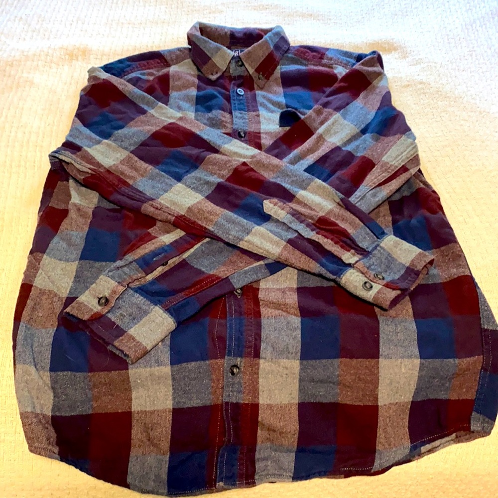 Long sleeve casual button down shirt